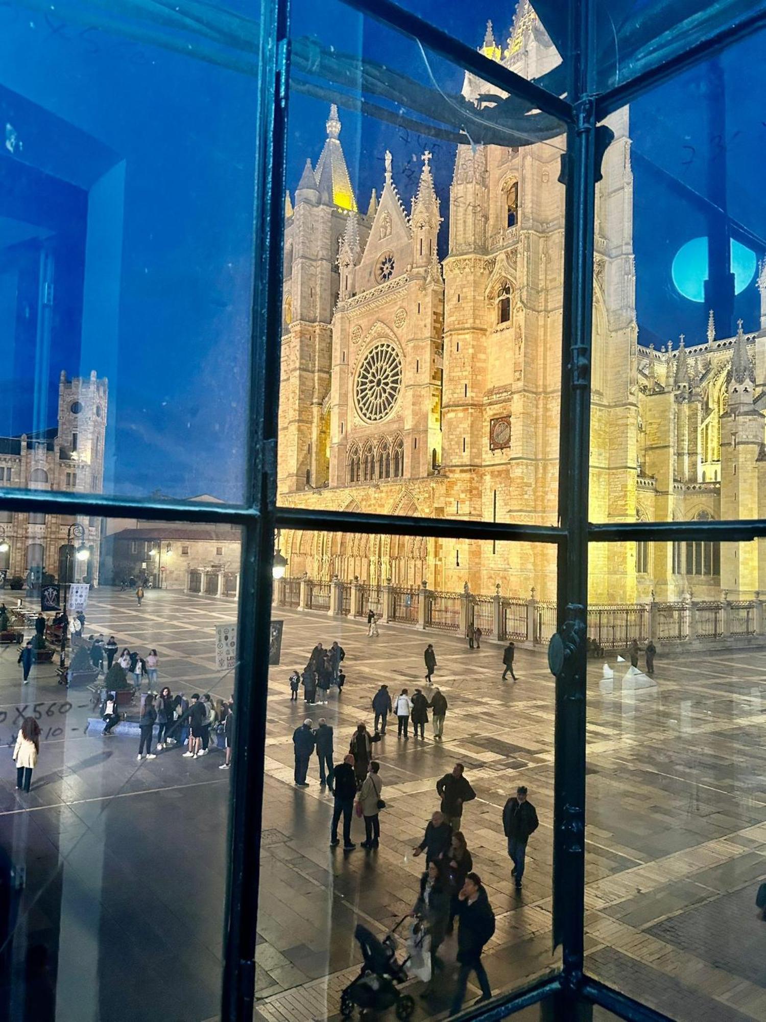 Albany Ancha Hotel León Buitenkant foto The Cathedral of the Holy Saviour